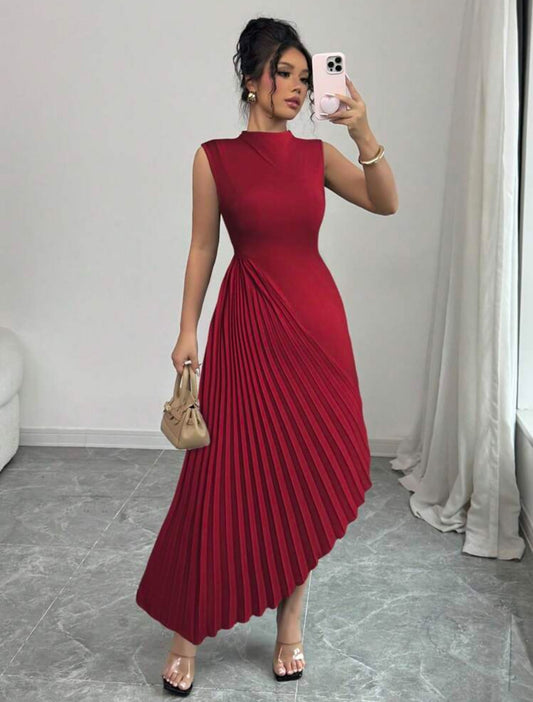 Asimetrik kesim Piliseli sıfır kol elbise