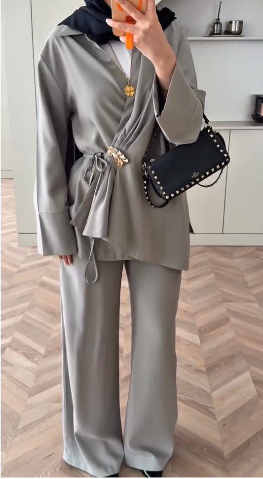 Broş detaylı kruvaze kapama alt üst takım