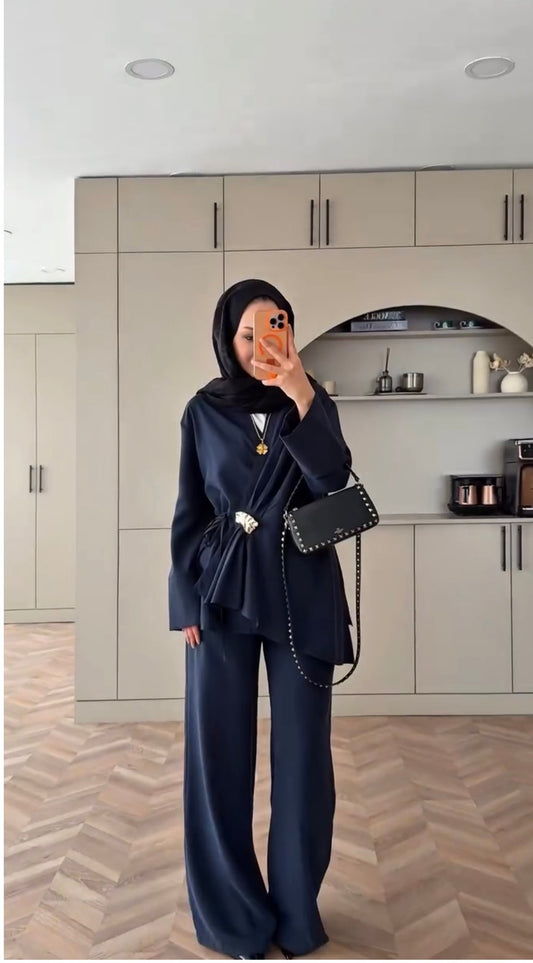 Broş detaylı kruvaze kapama alt üst takım