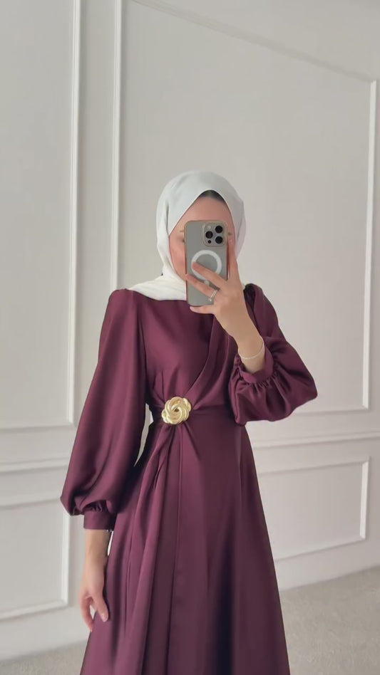 Broş detaylı ful astarlı tül elbise